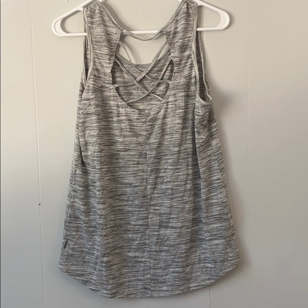 Workout top - Picture 2 of 3